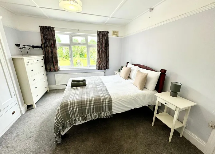 Bright Room Near Southmead